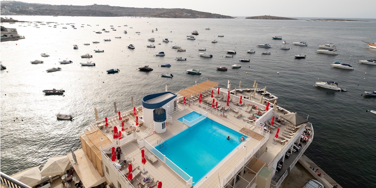 Gillieru Harbour Hotel
